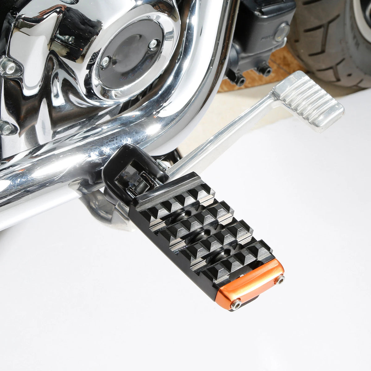 Diver Rider FootPegs Footrests Fit For Harley Softail Street Bob Low Rider 18-24