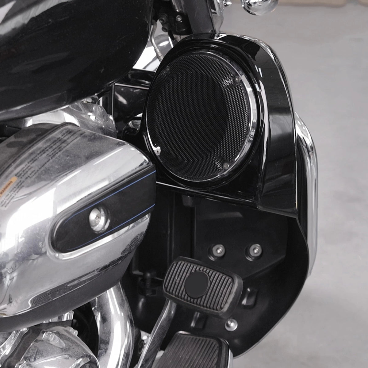 Lower Vented Leg 6.5" Speakers Engine Crash Bar Fit For Harley Touring 14-Up 23