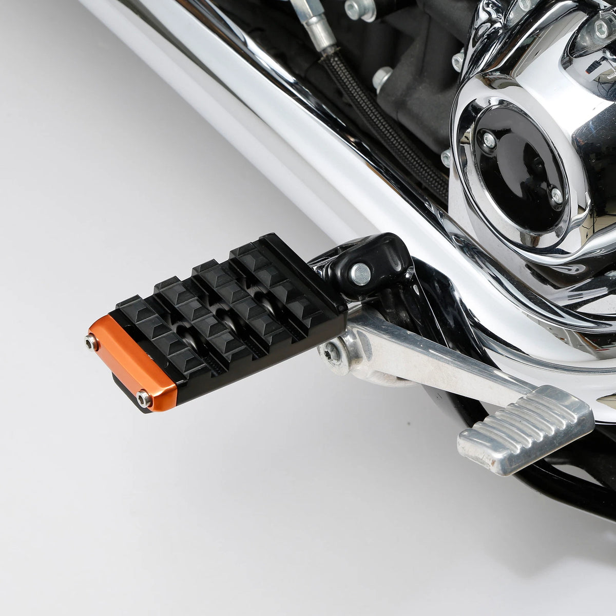 Diver Rider FootPegs Footrests Fit For Harley Softail Street Bob Low Rider 18-24