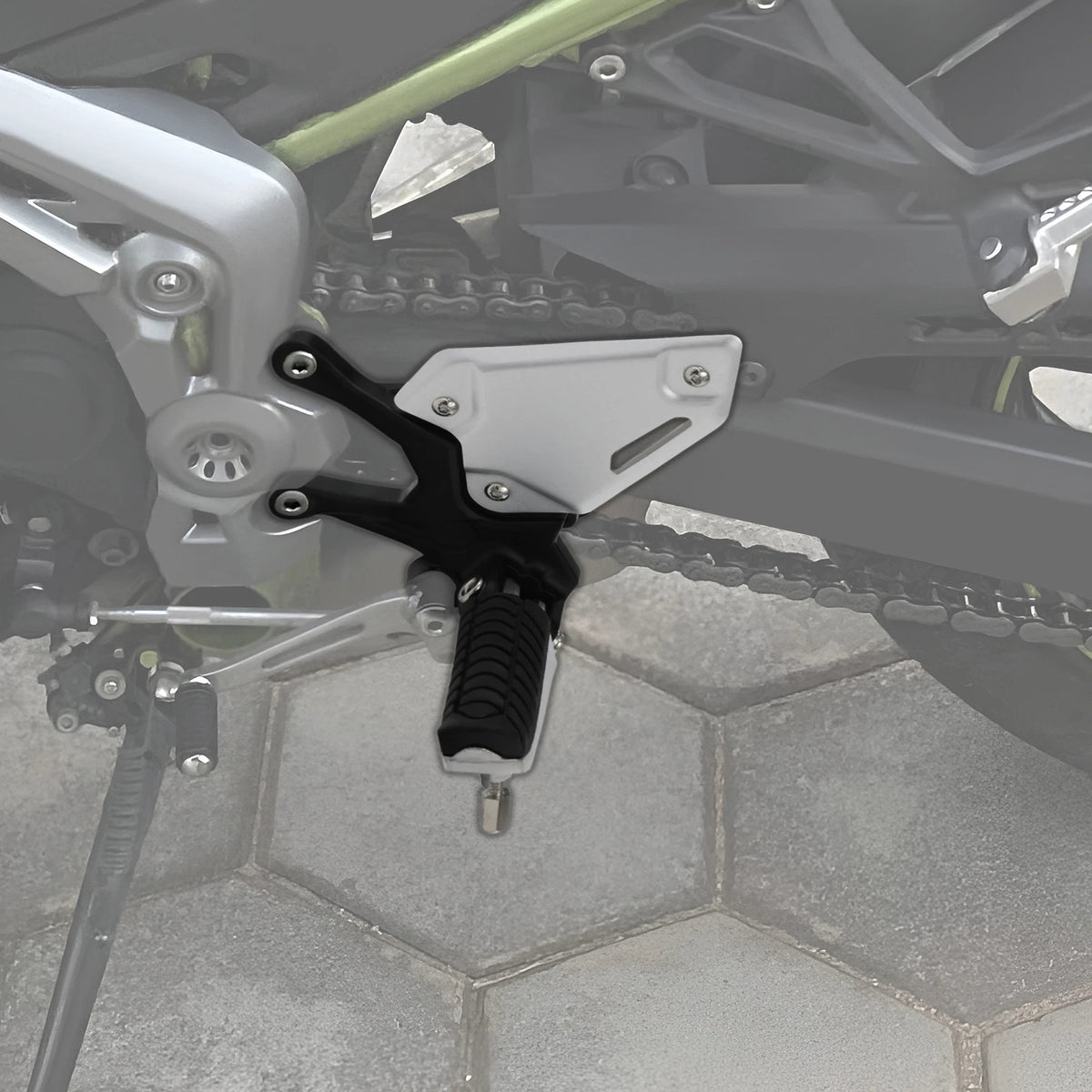 Front Driver Foot Pegs Pedals Bracket Fit For Kawasaki Z900 2017-2024 2023 Black