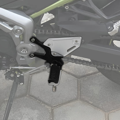Front Driver Foot Pegs Pedals Bracket Fit For Kawasaki Z900 2017-2024 2023 Black