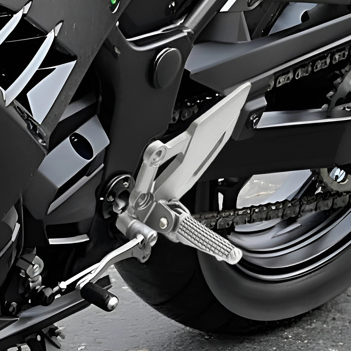 Front Driver Footpeg Footrest Bracket For Kawasaki NINJA 300 EX300 2013-17 14 15