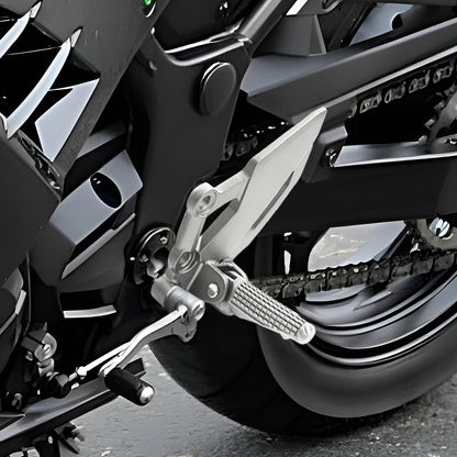 Front Driver Footpeg Footrest Bracket For Kawasaki NINJA 300 EX300 2013-17 14 15