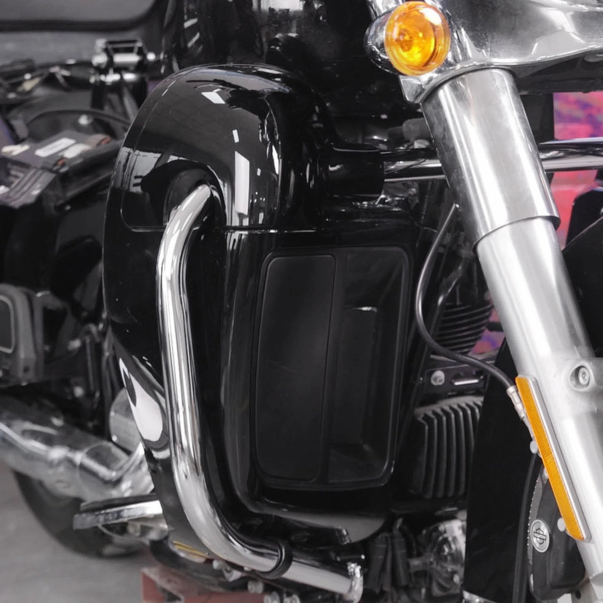 Lower Vented Leg 6.5" Speakers Engine Crash Bar Fit For Harley Touring 14-Up 23